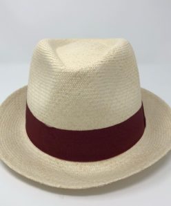Ein Klassiker, der nie aus der Mode kommt. Echte Panamahüte aus Ecuador, kühlend und atmungsaktiv, in Handarbeit gefertigt. Seit langer Zeit ein Wahrzeichen für Kunsthandwerk aus Ecuador, zu 100% aus “Paja Toquilla” händisch geflochten.
